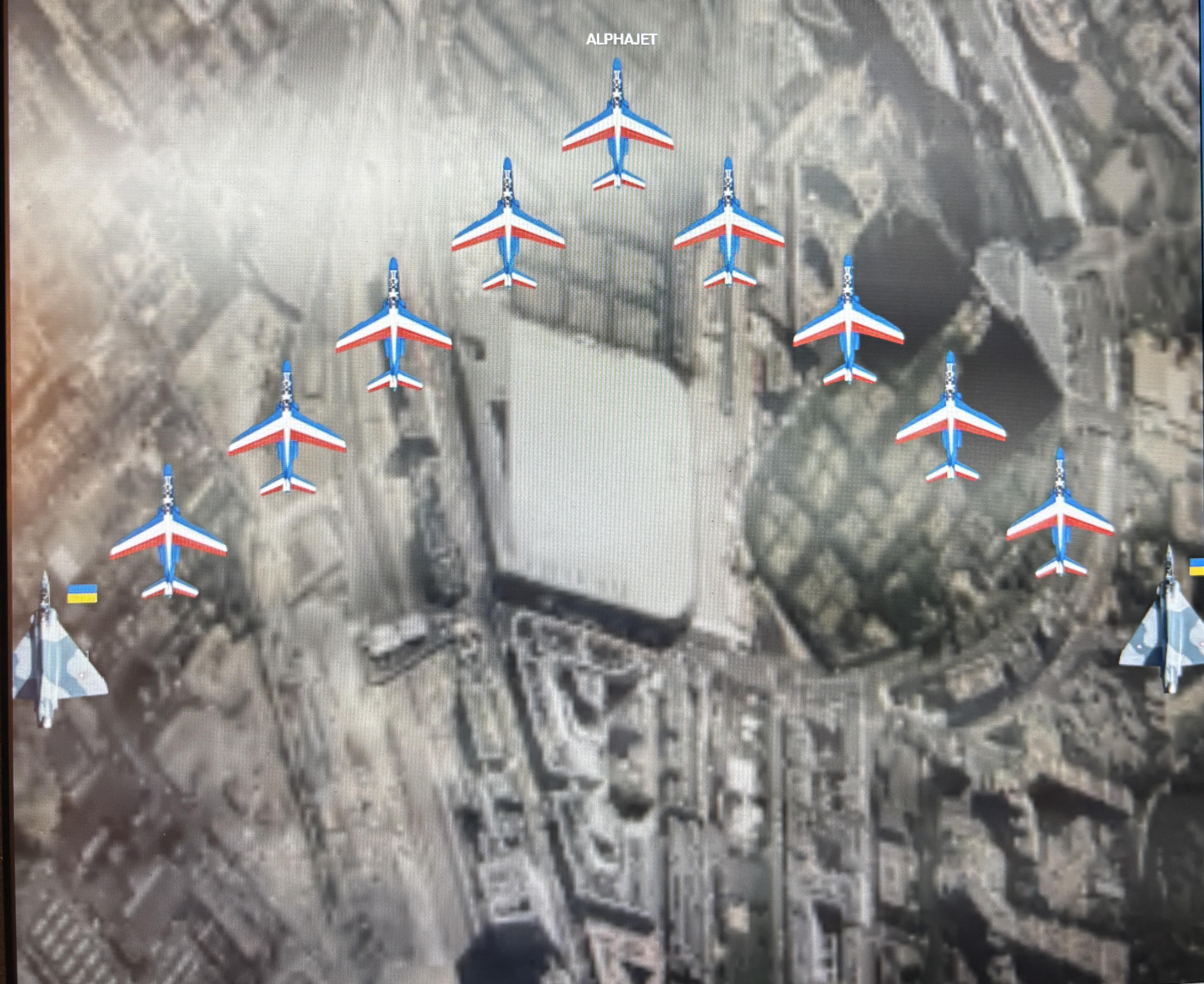 Avions ukrainiens dans le ciel de Paris lors du défilé aérien du 14 juillet