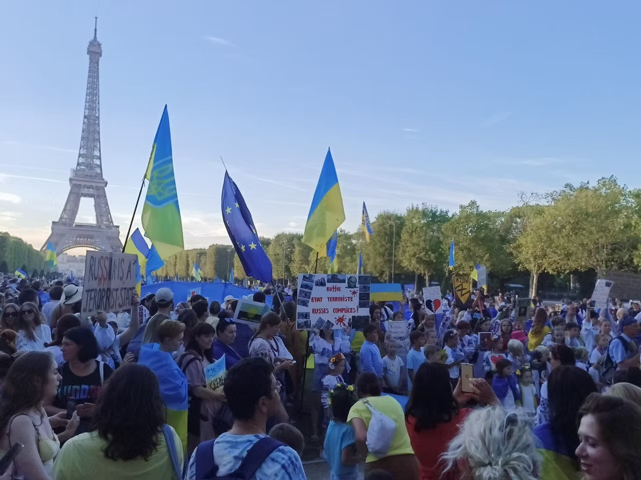 «Робер Бадінтер наполягав на тому, щоб правосуддя спростувало неправдиві алібі, висунуті Путіним».